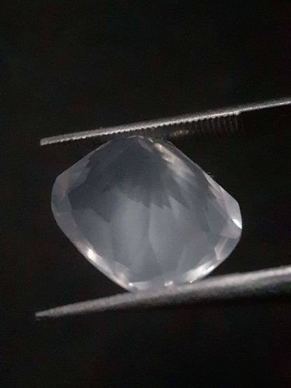 Natural Moonstone faceted - slight bluish adularescence - 6.393 ct - Cushion