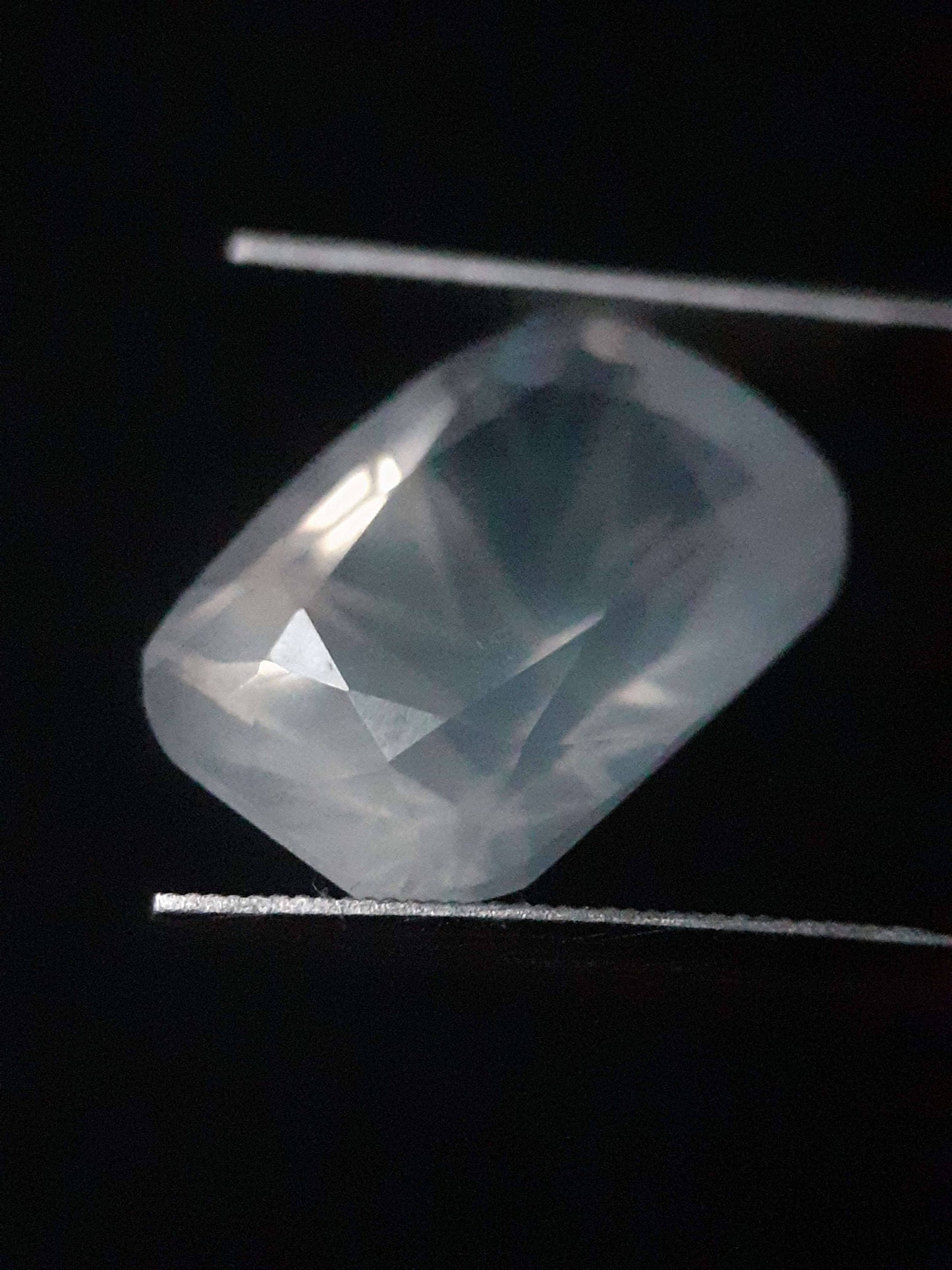 Natural Moonstone faceted - very slight bluish adularescence - 6.315 ct - Cushion