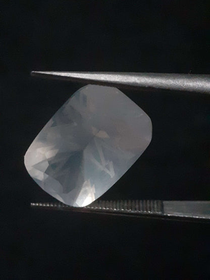 Natural Moonstone faceted - very slight bluish adularescence - 6.315 ct - Cushion