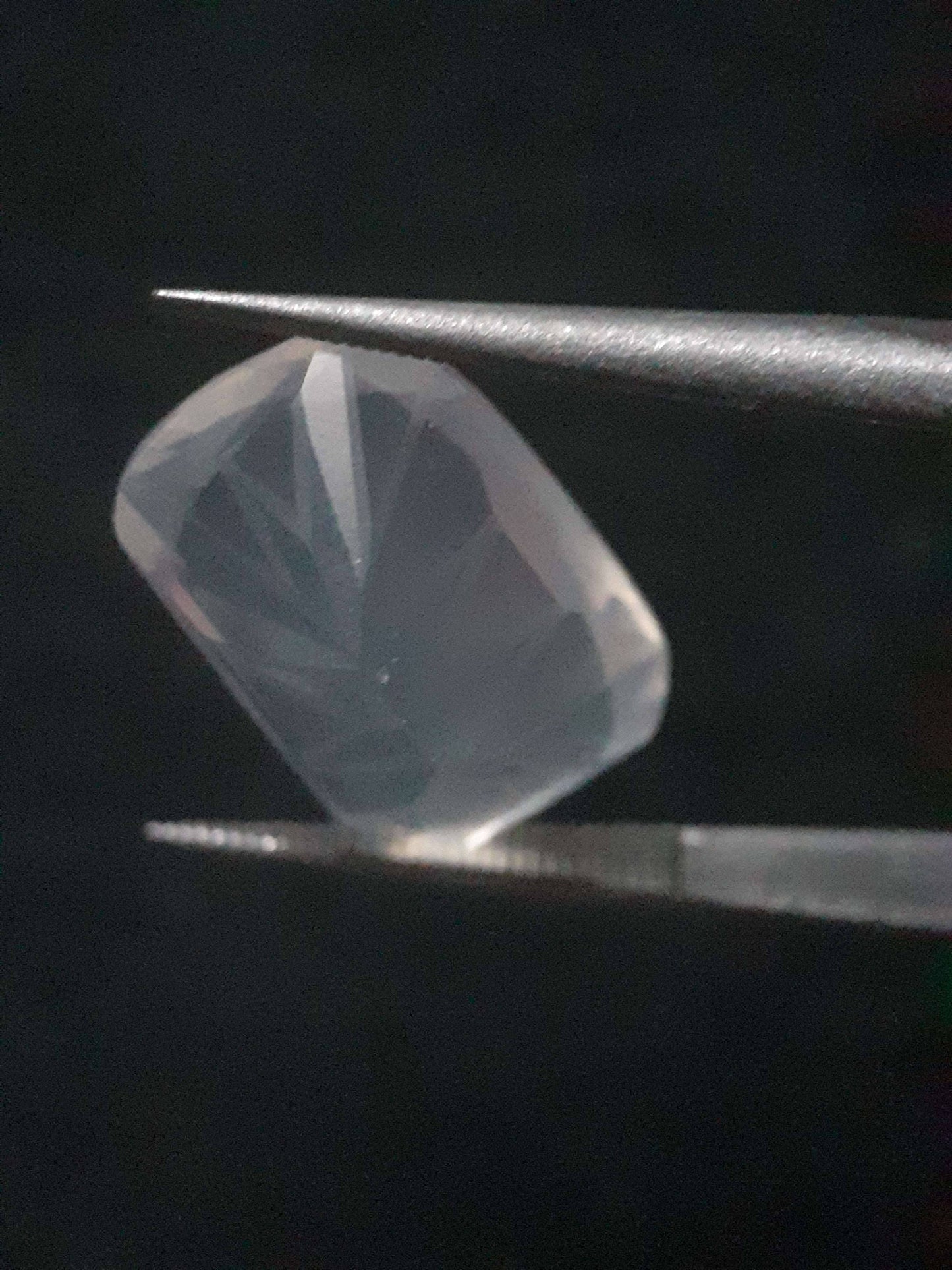 Natural Moonstone faceted - very slight bluish adularescence - 6.315 ct - Cushion