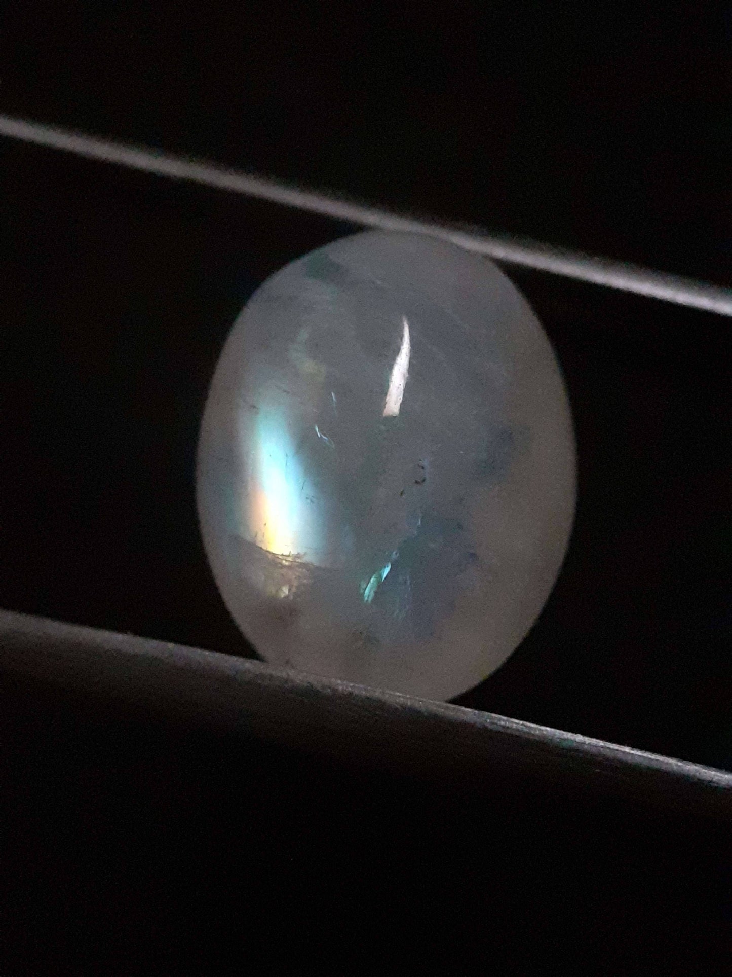 Natural Moonstone - greenish blue adularescence - 13.385 ct - oval cabochon