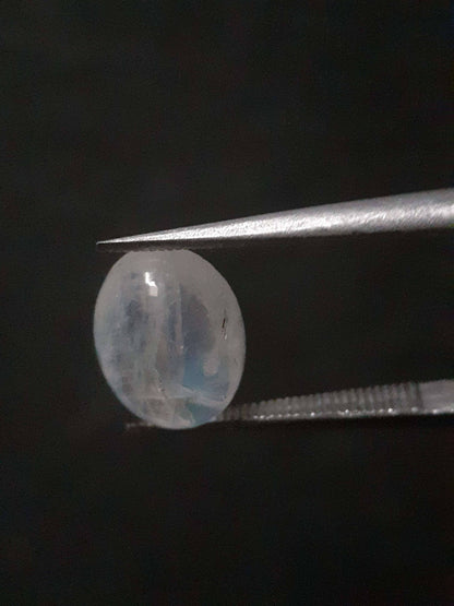 Natural Moonstone - light blue adularescence - 2.235 ct - oval - certified natural