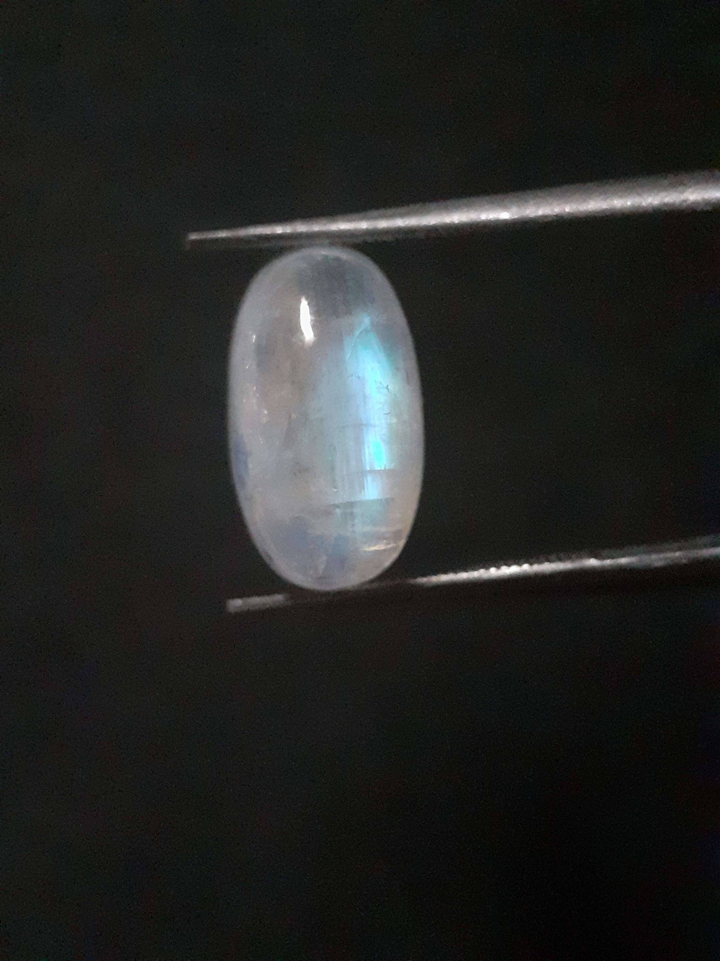 Natural Moonstone - light blue adularescence - 5.010 ct - oval - certified natural