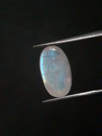 Natural Moonstone - light blue adularescence - 5.010 ct - oval - certified natural