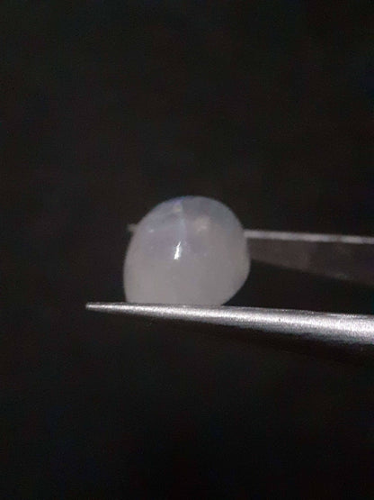 Natural Moonstone - light blue and blue adularescence - 4.478 ct - oval cabochon