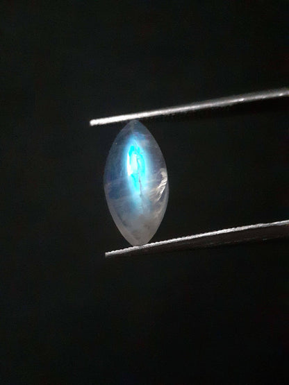 Natural Moonstone - light greenish blue adularescence - 2.203 ct - marquise - certified natural