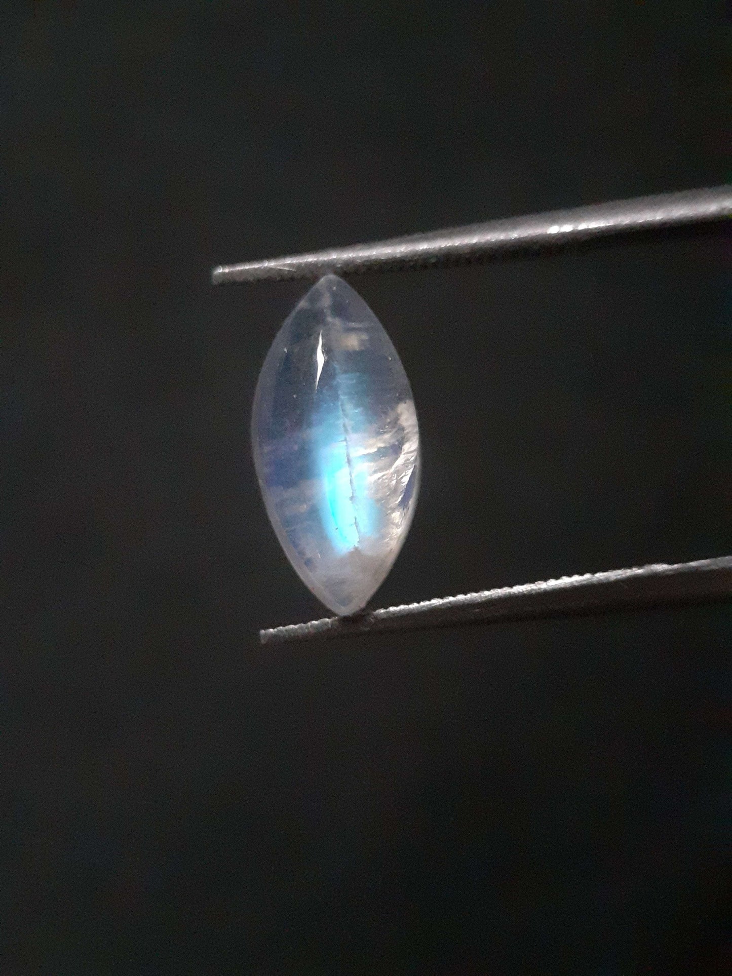 Natural Moonstone - light greenish blue adularescence - 2.203 ct - marquise - certified natural