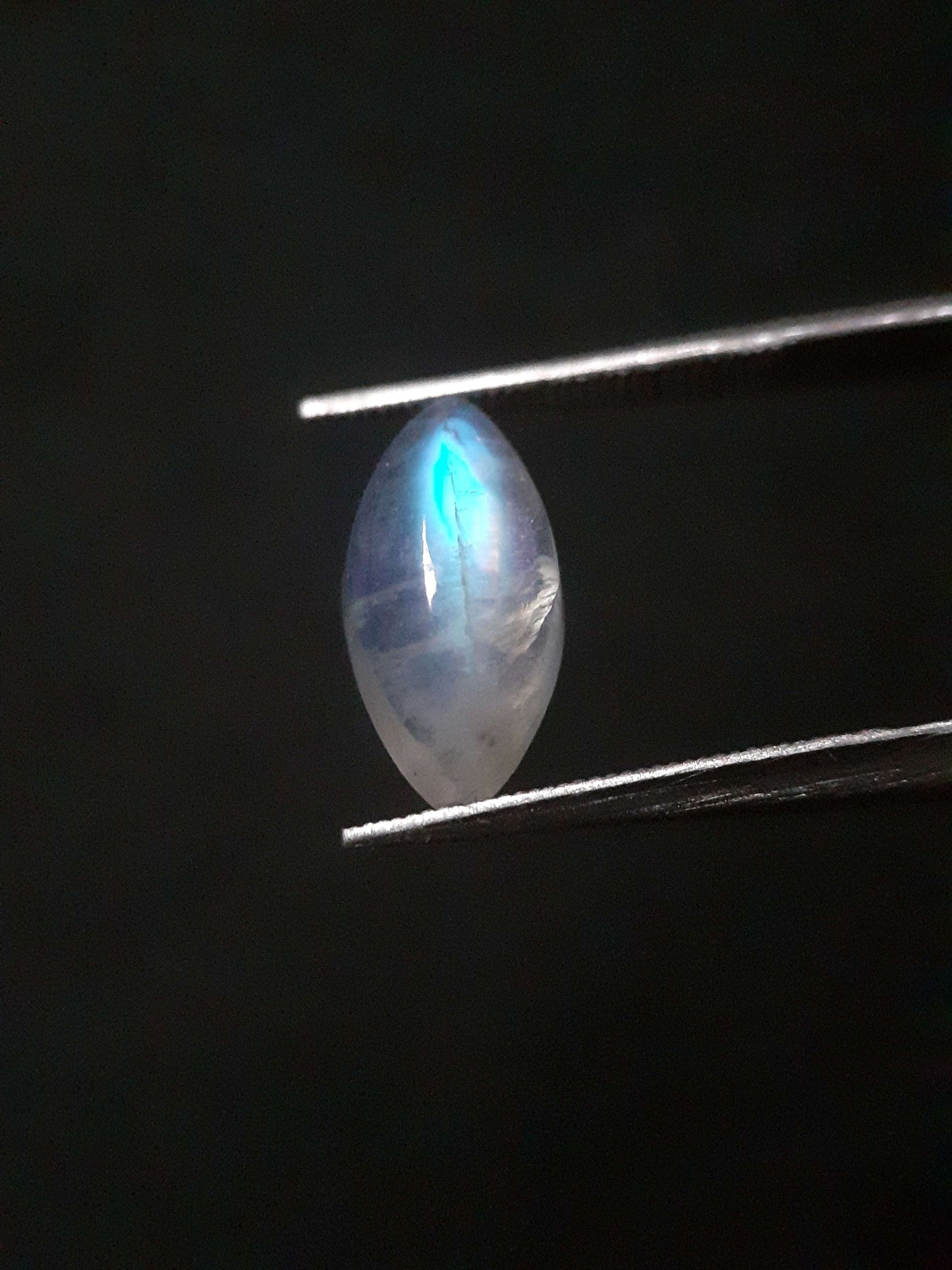 Natural Moonstone - light greenish blue adularescence - 2.203 ct - marquise - certified natural