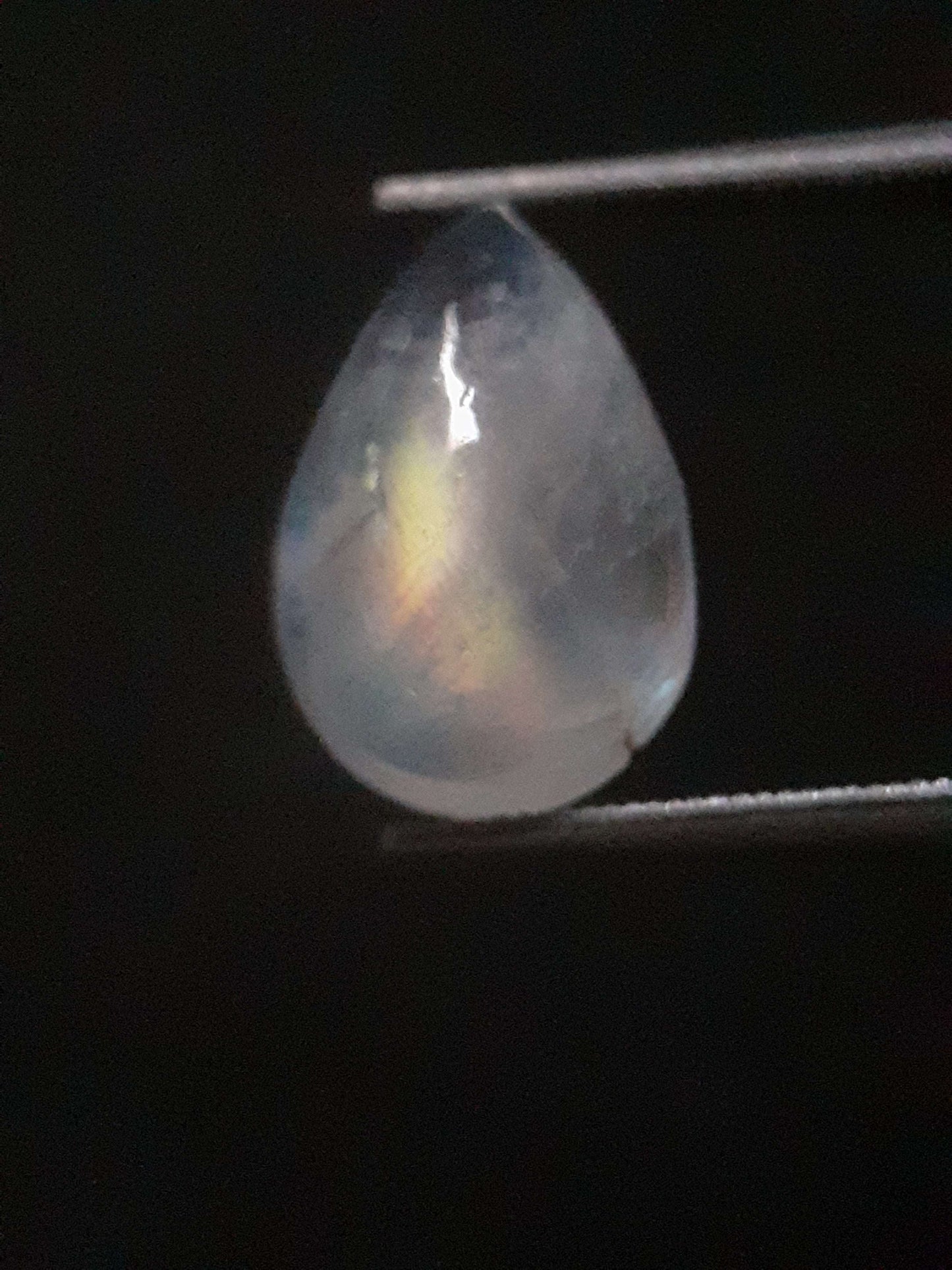 Natural Moonstone - rainbow adularescence - 3.018 ct - pear