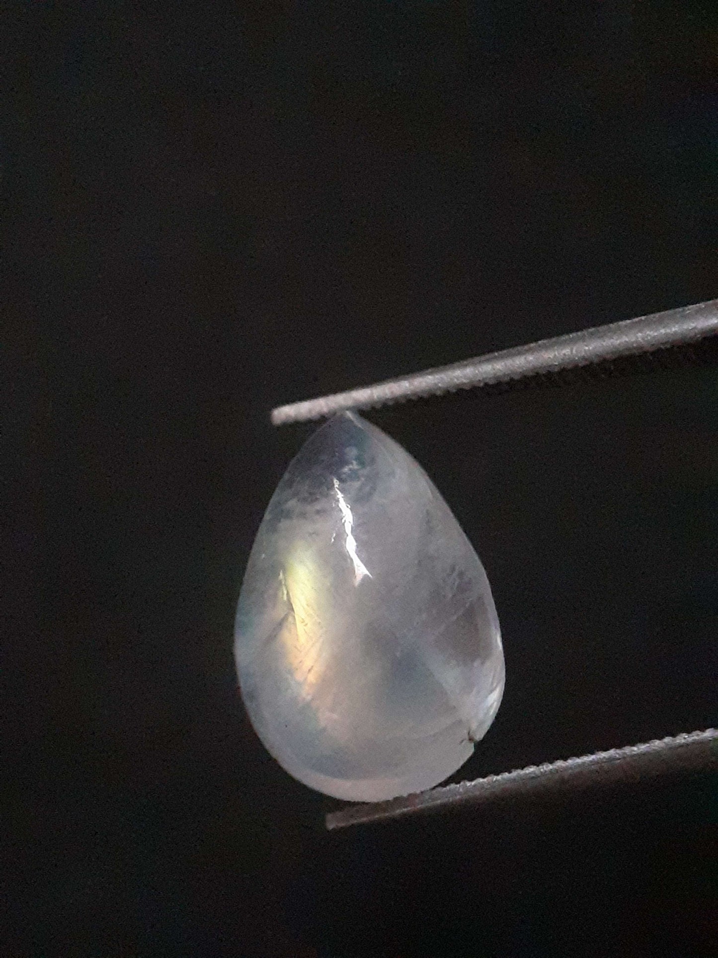 Natural Moonstone - rainbow adularescence - 3.018 ct - pear