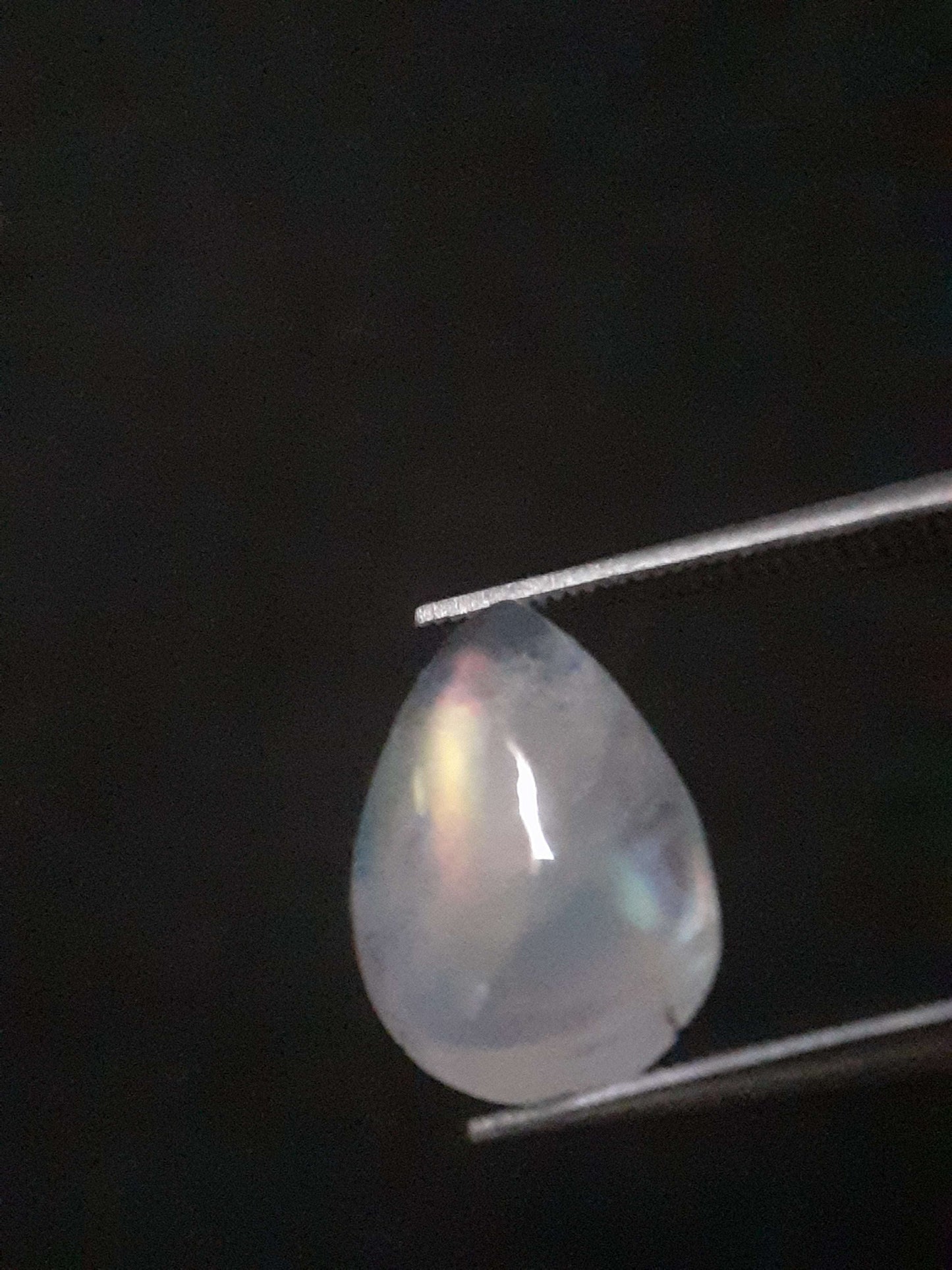 Natural Moonstone - rainbow adularescence - 3.018 ct - pear