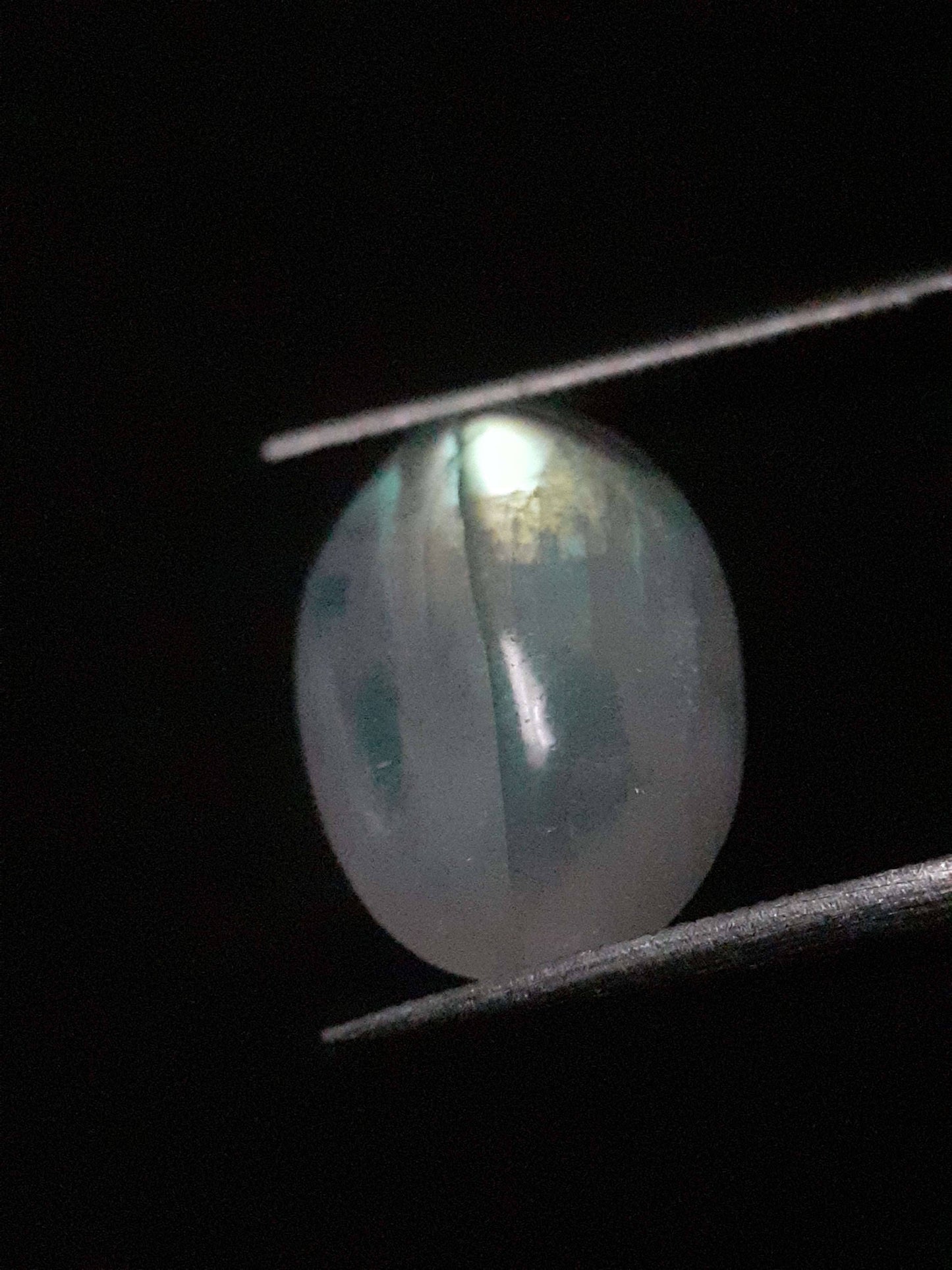 Natural Moonstone - tricolor adularescence - 4.315 ct - oval - certified natural