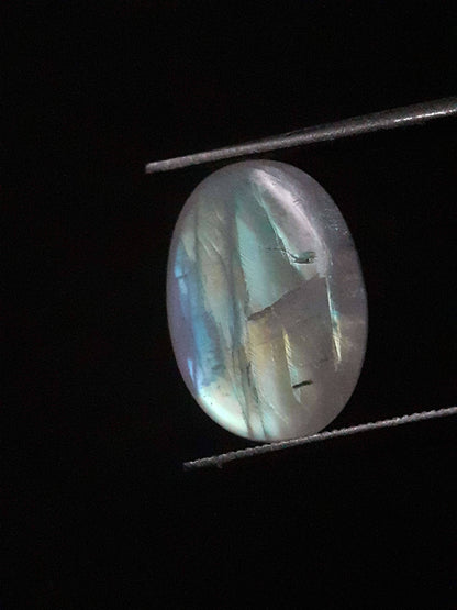 Natural Moonstone - tricolor adularescence - 4.315 ct - oval - certified natural