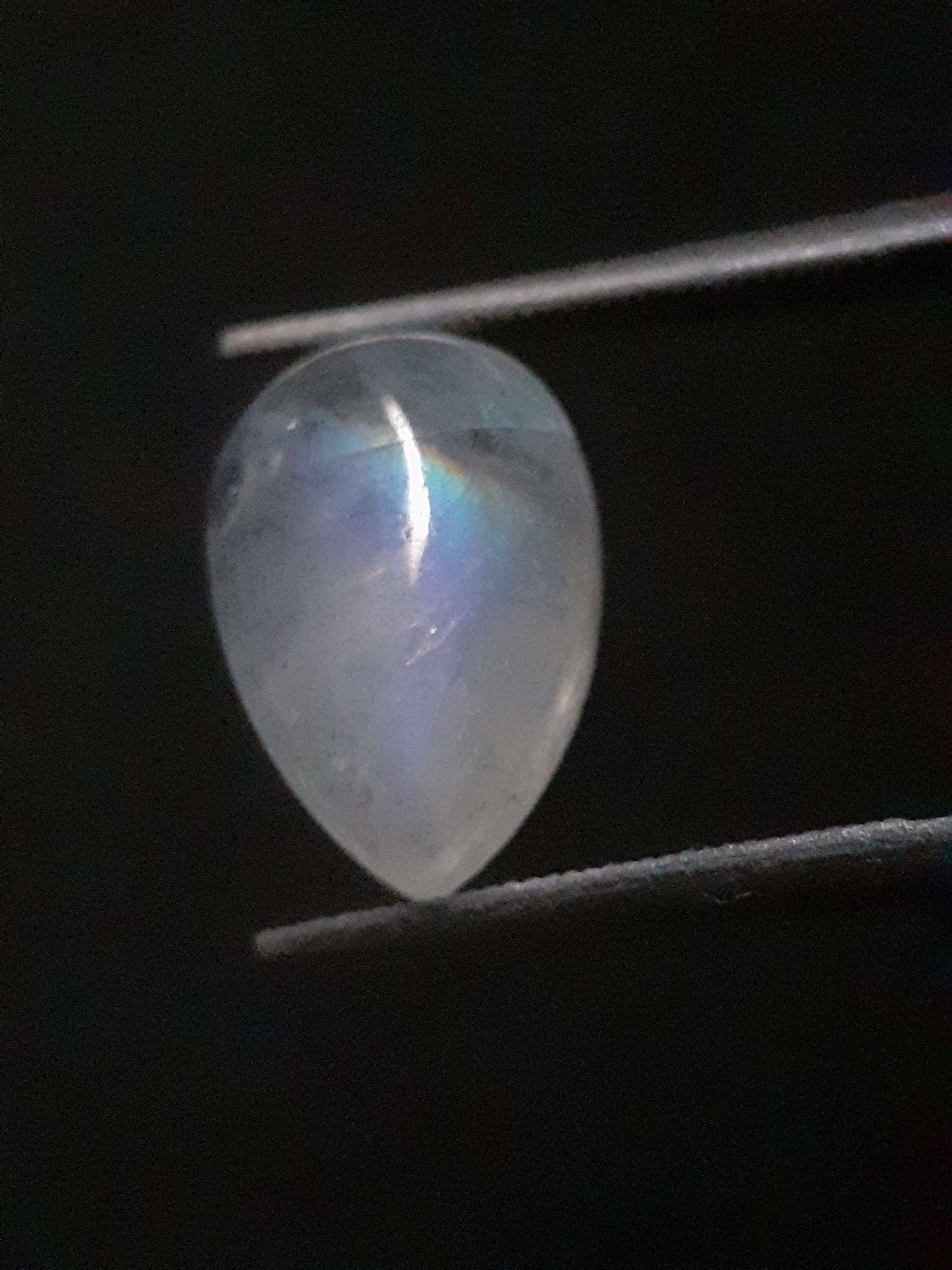 Natural Moonstone - yellow and blue adularescence - 3.304 ct - pear