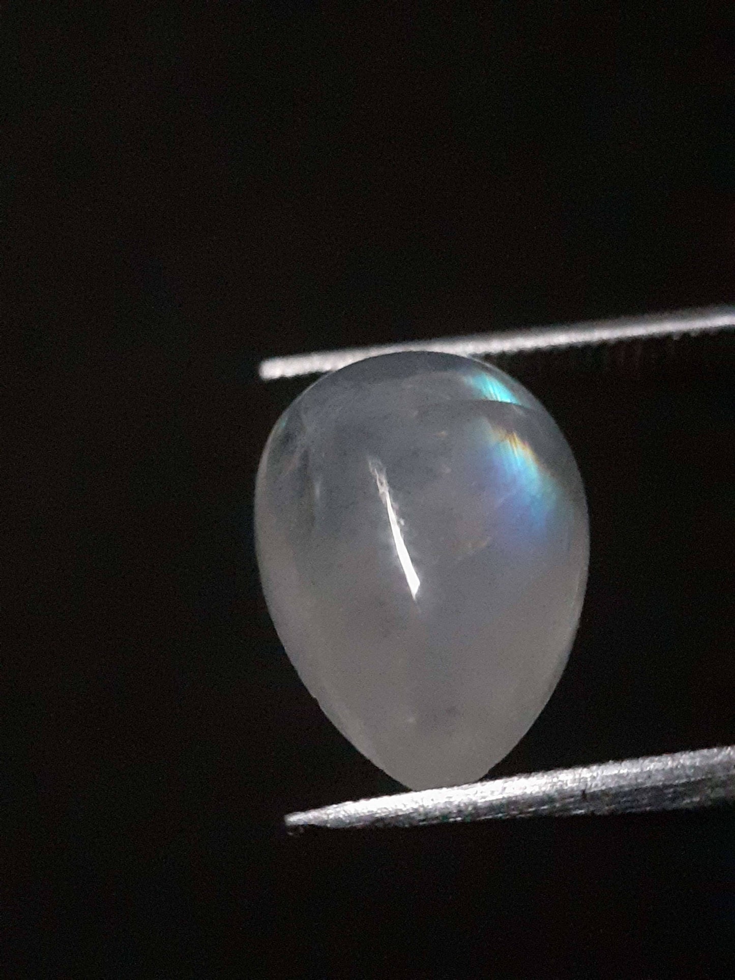 Natural Moonstone - yellow and blue adularescence - 3.304 ct - pear