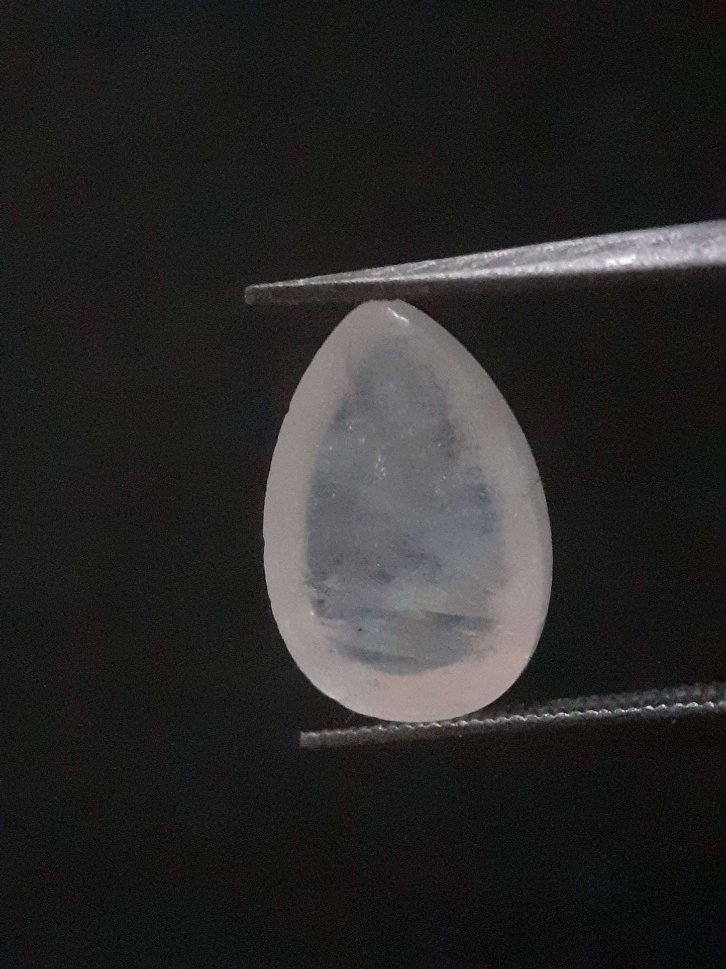 Natural Moonstone - yellow and blue adularescence - 3.304 ct - pear