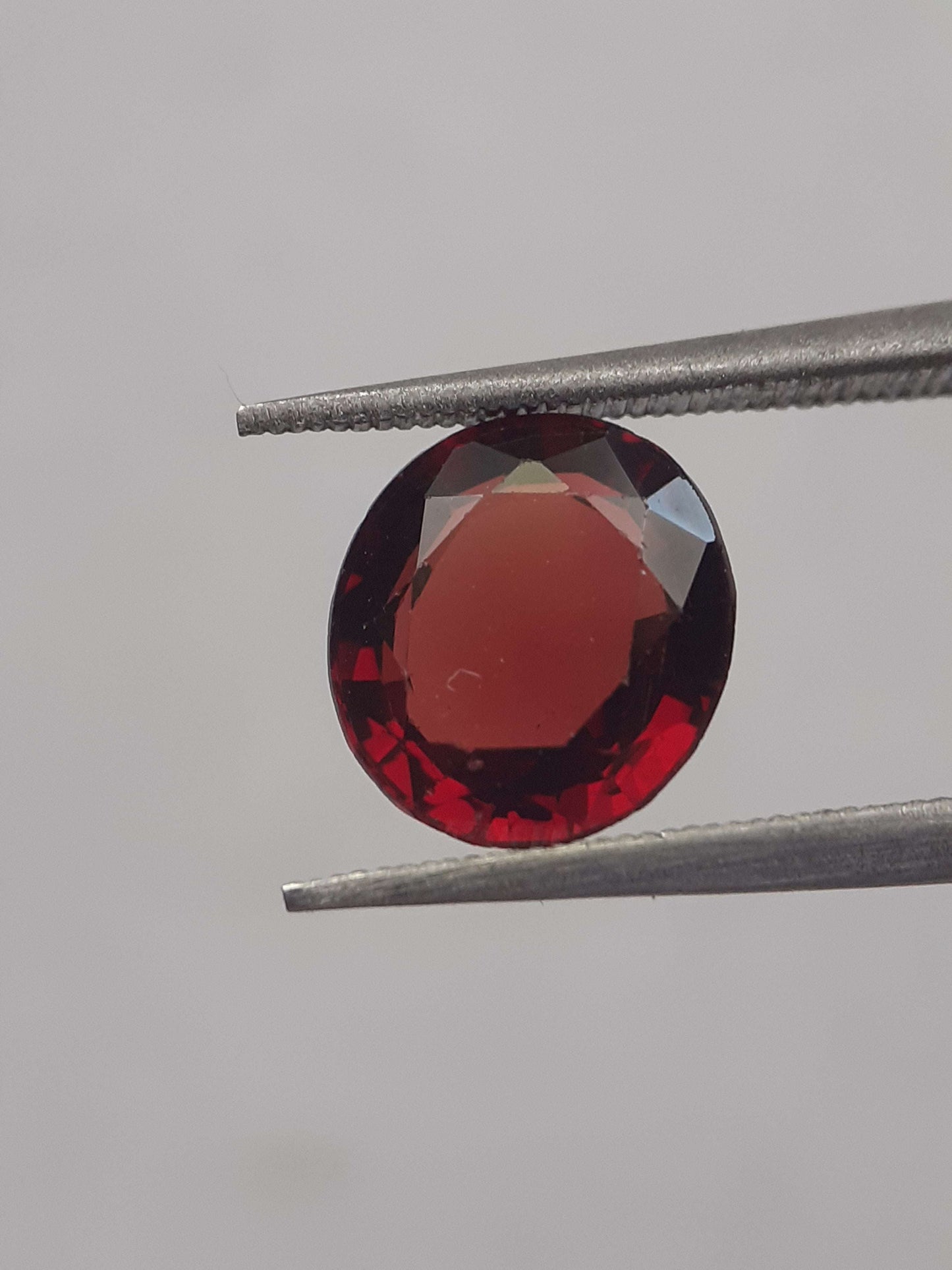 Natural orangy red Garnet - 2.078 ct - Oval - unheated - Africa