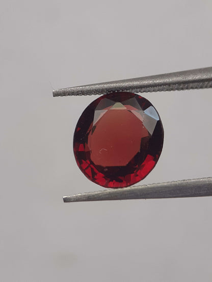 Natural orangy red Garnet - 2.078 ct - Oval - unheated - Africa