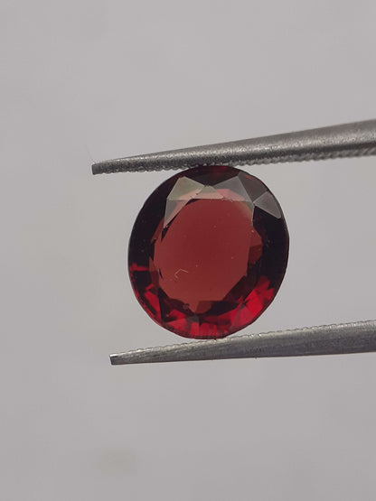 Natural orangy red Garnet - 2.078 ct - Oval - unheated - Africa