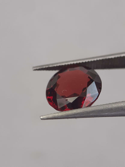 Natural orangy red Garnet - 2.078 ct - Oval - unheated - Africa