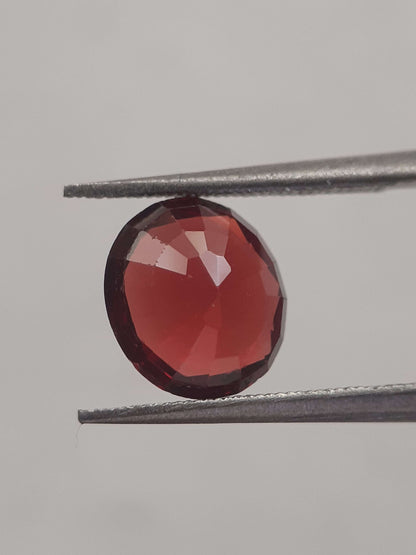 Natural orangy red Garnet - 2.078 ct - Oval - unheated - Africa