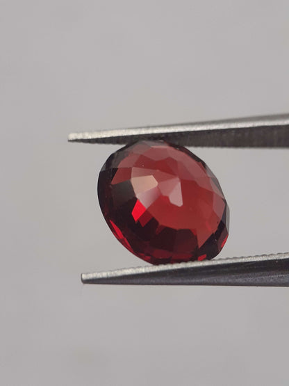 Natural orangy red Garnet - 2.078 ct - Oval - unheated - Africa