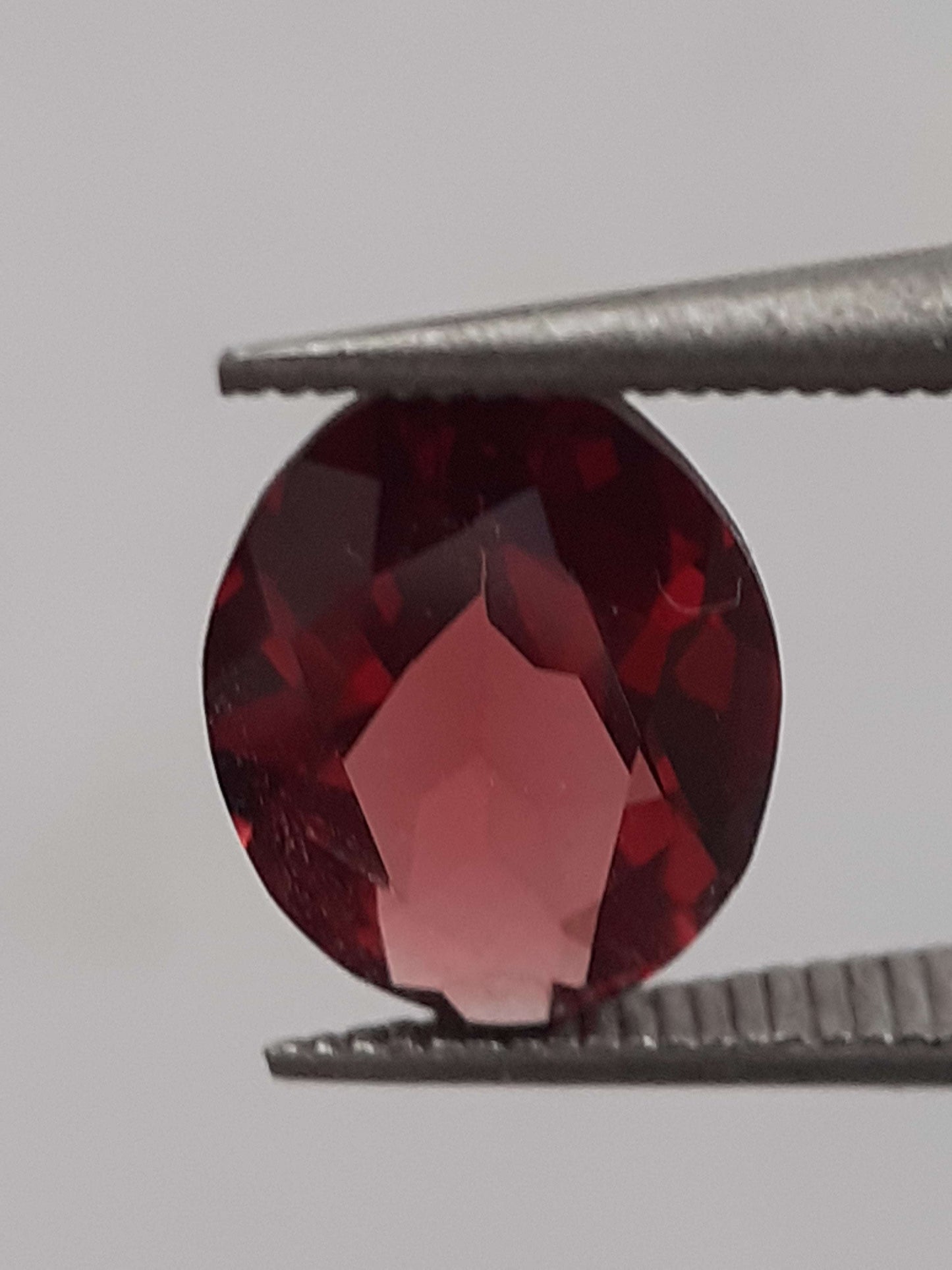 Natural orangy red Rhodolite Garnet - 1.17 ct - Oval - unheated