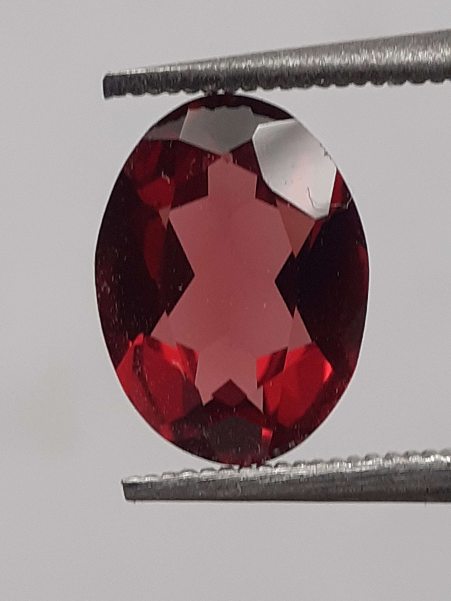 Natural orangy red Rhodolite Garnet - 1.17 ct - Oval - unheated