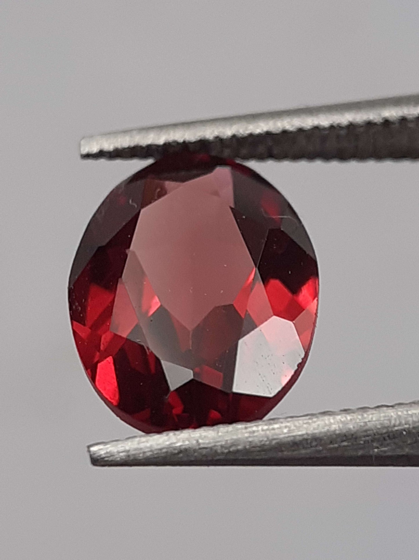 Natural orangy red Rhodolite Garnet - 1.17 ct - Oval - unheated