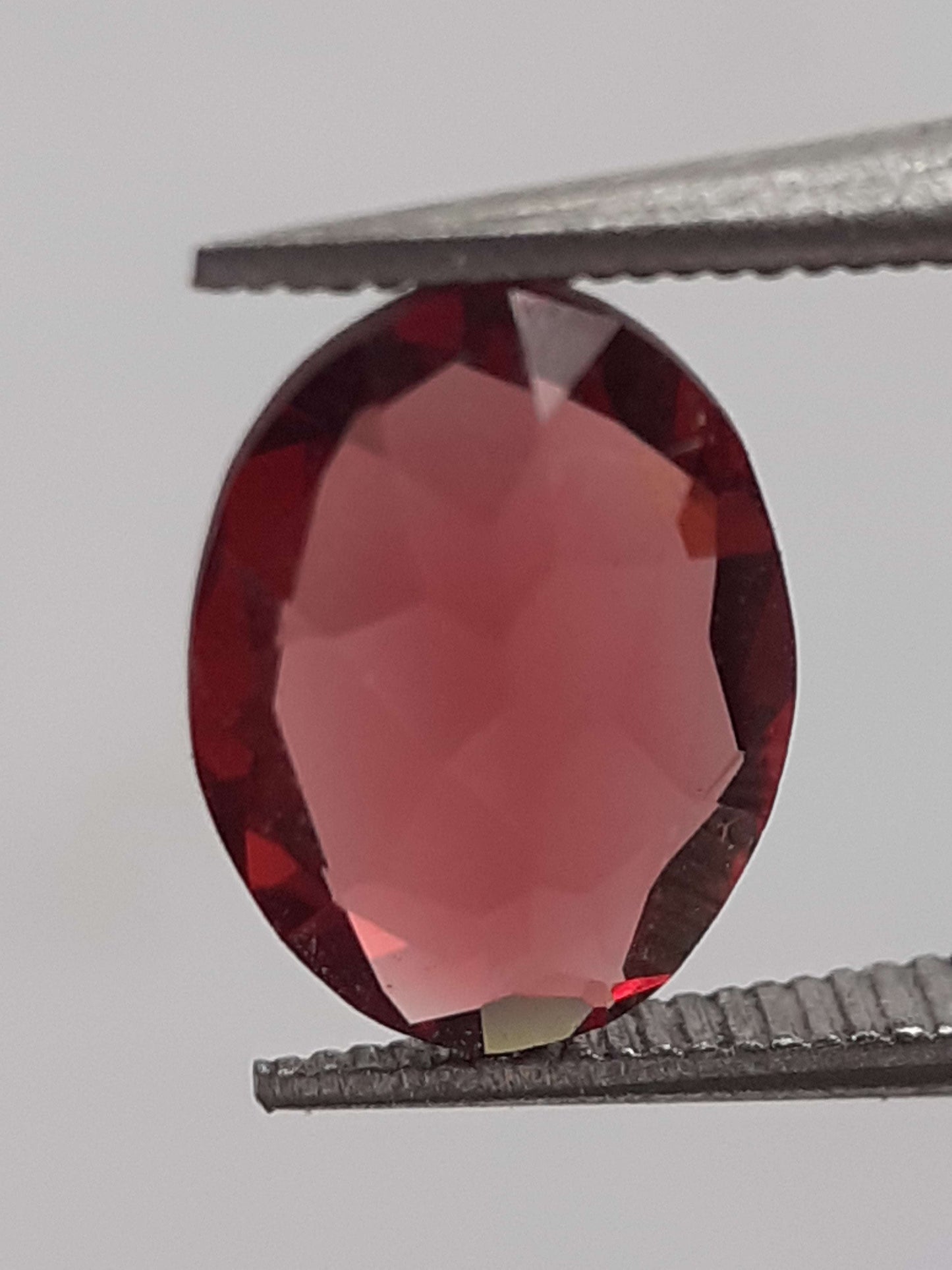 Natural orangy red Rhodolite Garnet - 1.17 ct - Oval - unheated