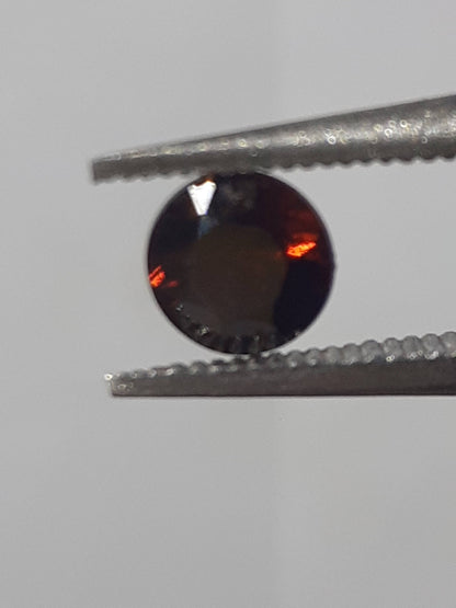 Natural orangy reddish brown zircon - 0.35 ct - round - unheated - certified by NGB - Natural Gems Belgium