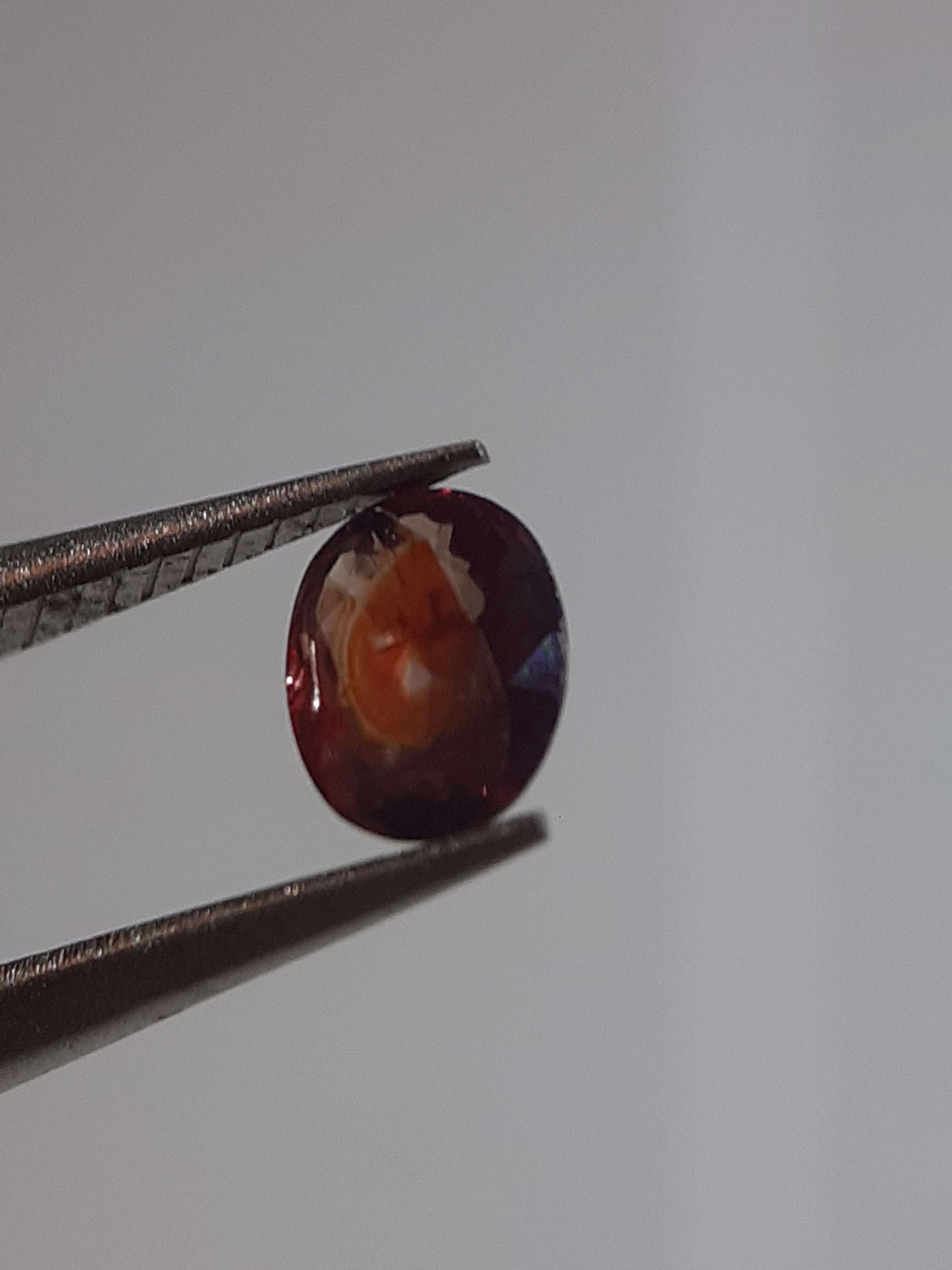 Natural orangy reddish purple Sapphire - 0.34 ct - oval - unheated - Tanzania - Certified by NGB - Natural Gems Belgium