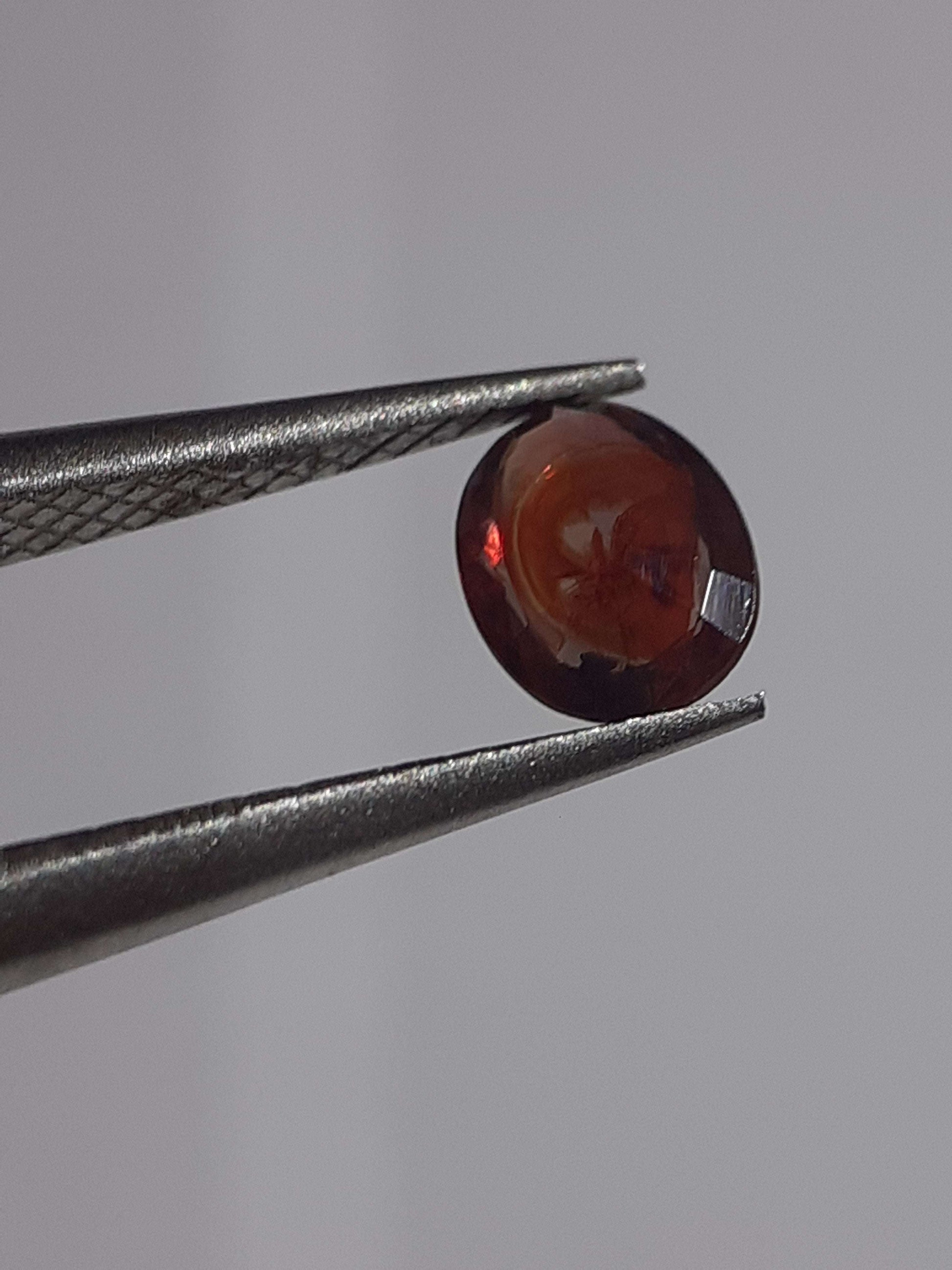 Natural orangy reddish purple Sapphire - 0.34 ct - oval - unheated - Tanzania - Certified by NGB - Natural Gems Belgium