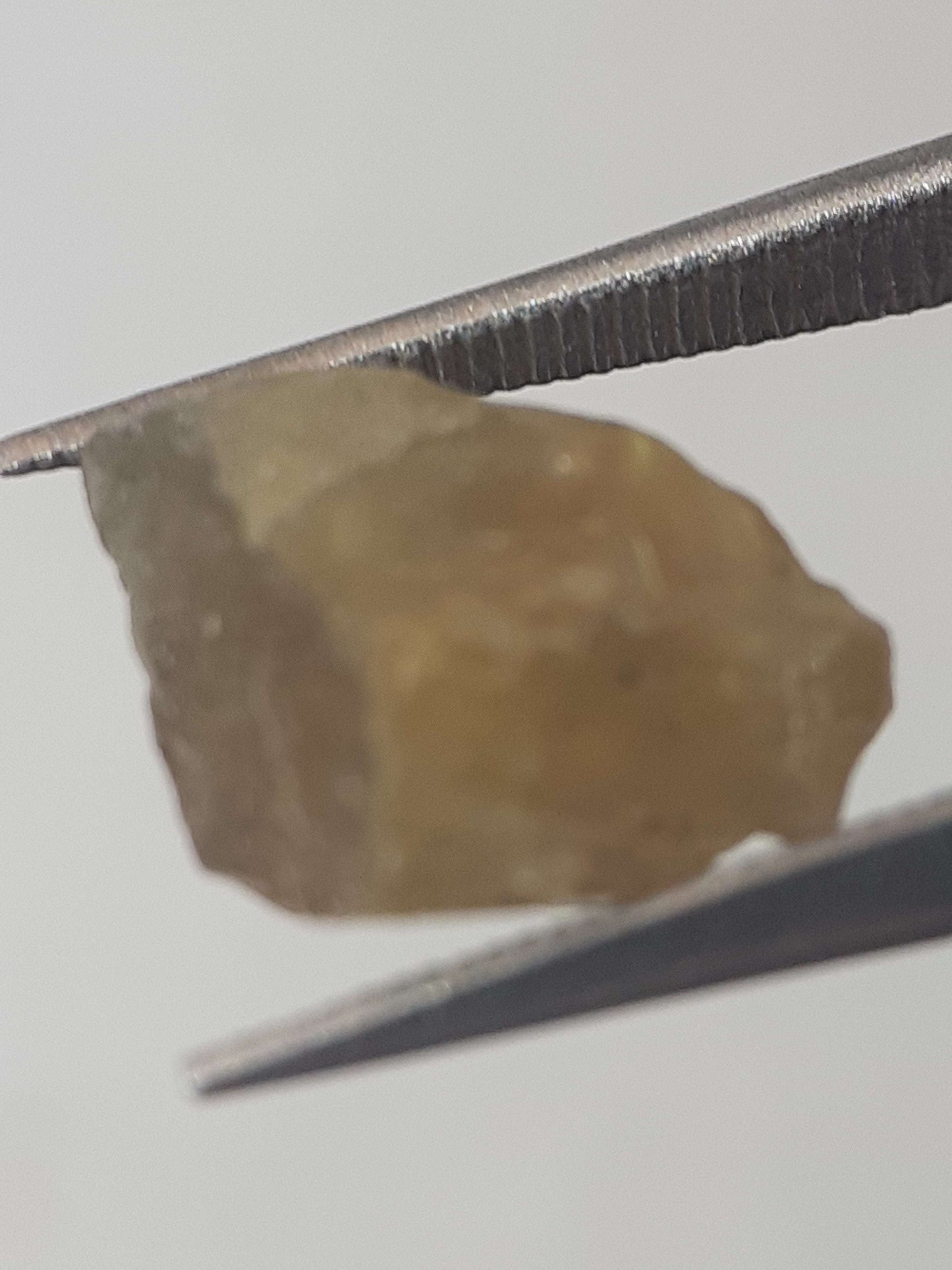 Natural orangy yellow Apatite - 2.88 ct - Rough Gemstone - unheated