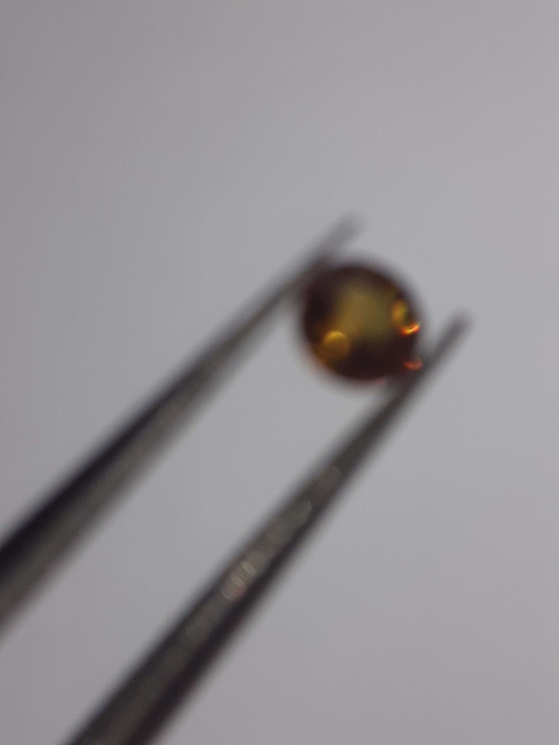 Natural orangy Yellow Sapphire - 0.34ct - round - Beryllium treated - Certified by NGB - Natural Gems Belgium