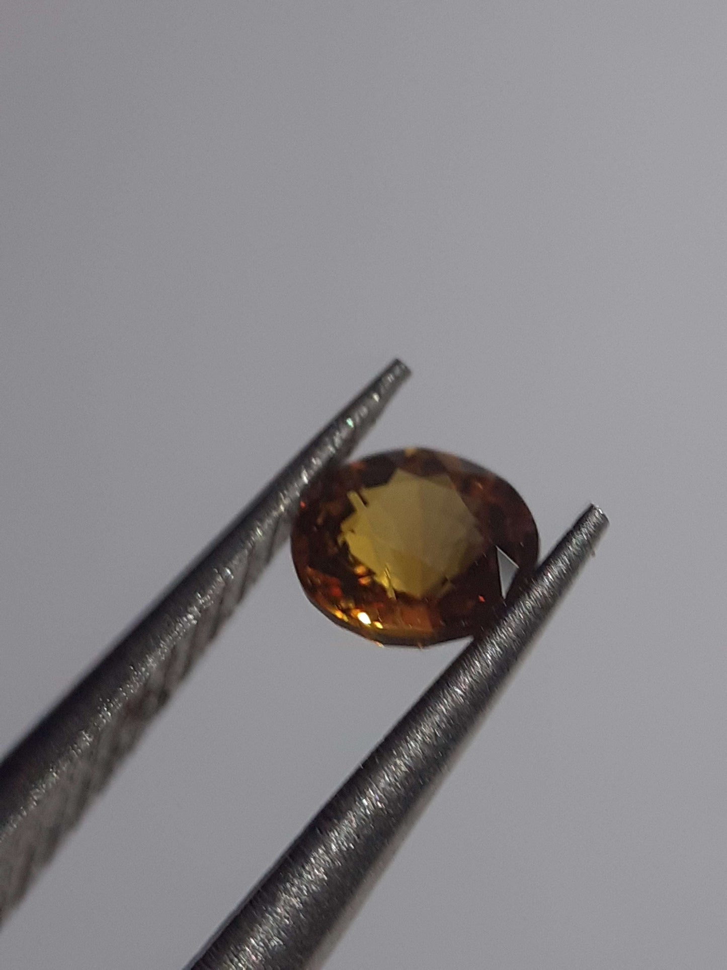 Natural orangy Yellow Sapphire - 0.34ct - round - Beryllium treated - Certified by NGB - Natural Gems Belgium