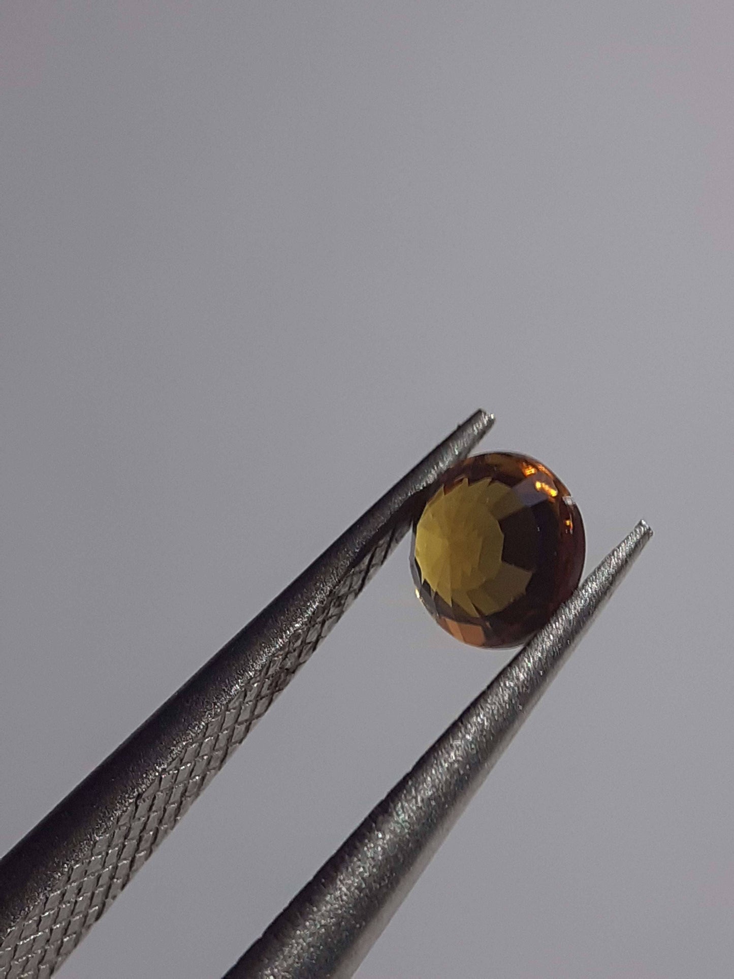 Natural orangy Yellow Sapphire - 0.34ct - round - Beryllium treated - Certified by NGB - Natural Gems Belgium