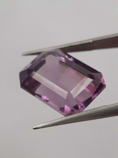 Natural pinkish purple Amethyst - 12.134 ct - octagon - certified natural