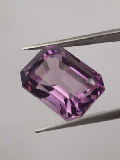 Natural pinkish purple Amethyst - 12.134 ct - octagon - certified natural