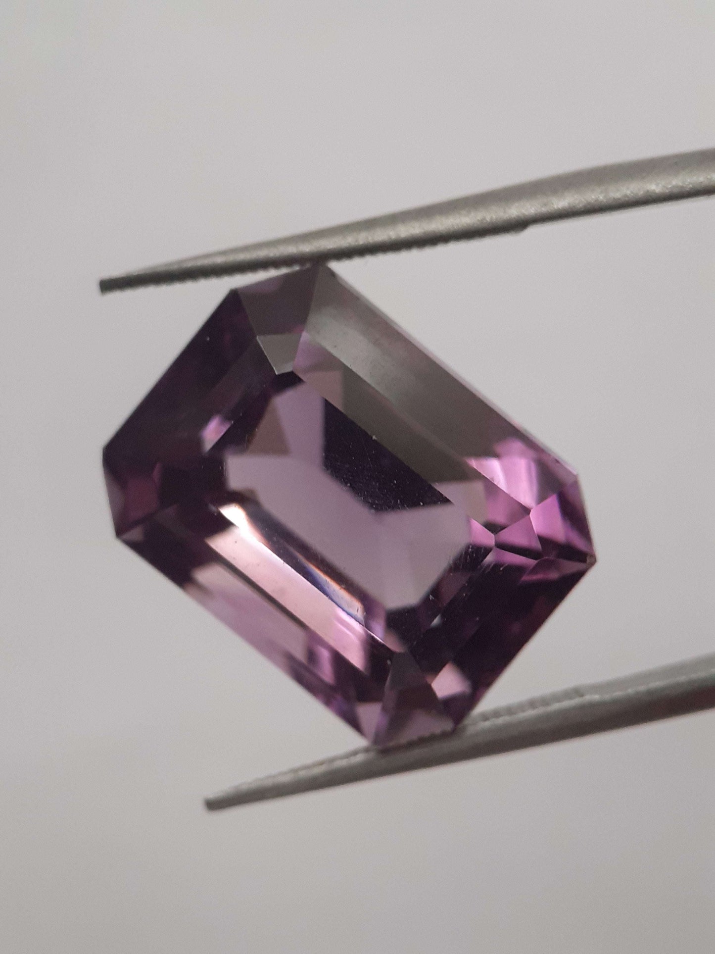 Natural pinkish purple Amethyst - 12.134 ct - octagon - certified natural