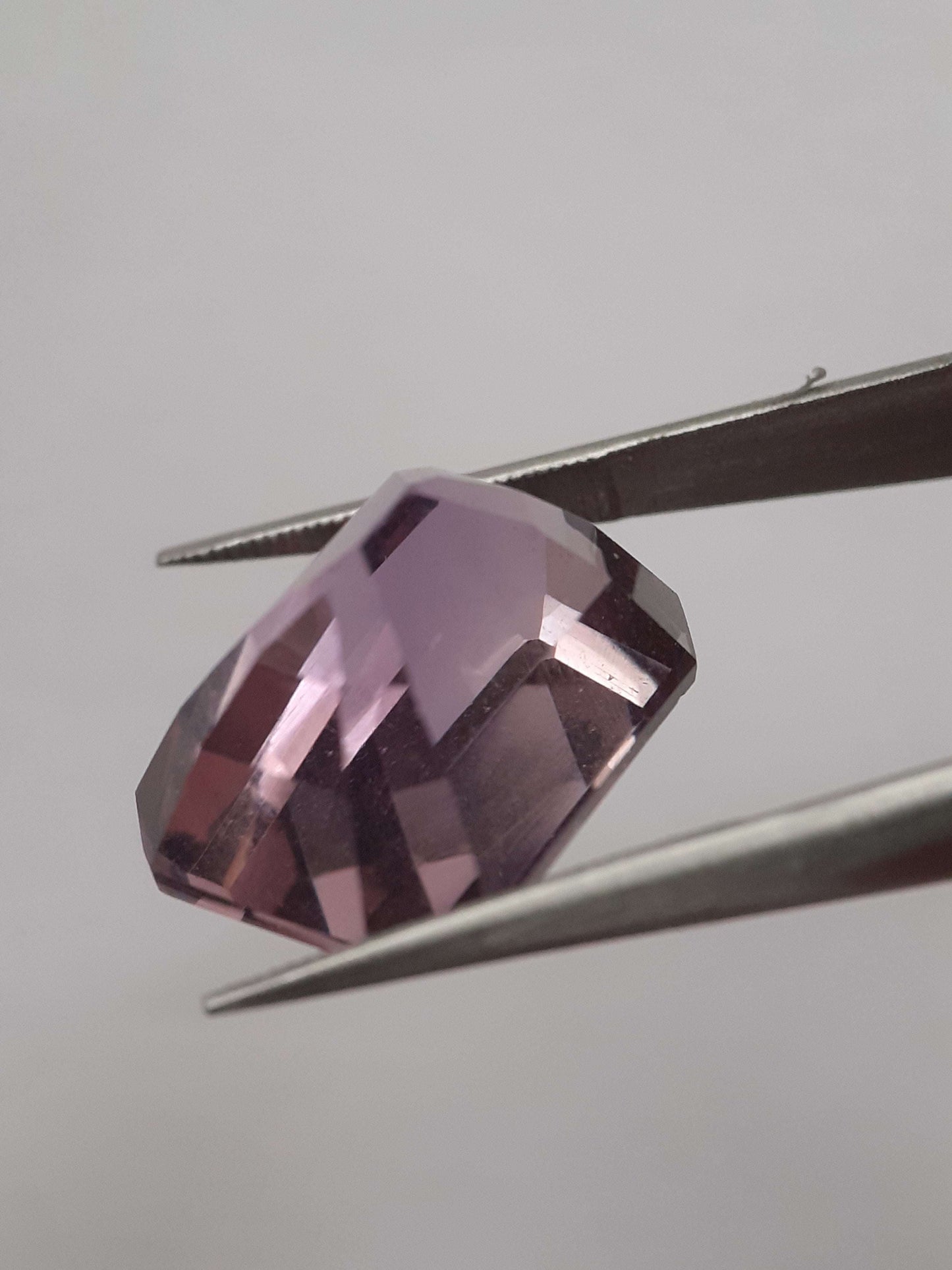 Natural pinkish purple Amethyst - 12.134 ct - octagon - certified natural