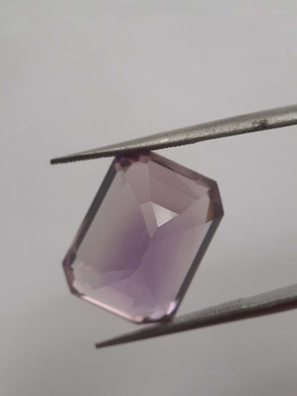 Natural pinkish purple Amethyst - 12.134 ct - octagon - certified natural