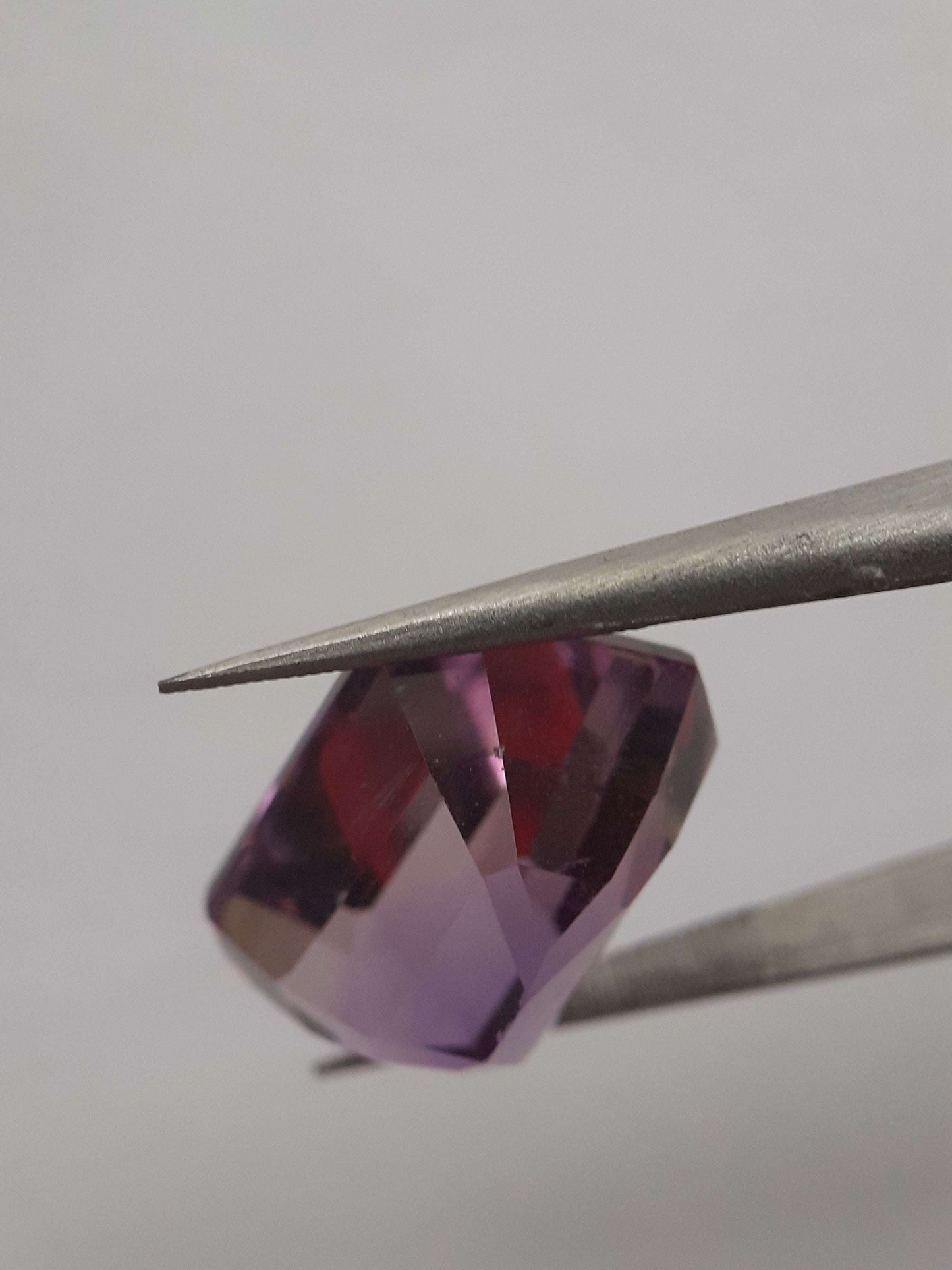 Natural pinkish purple Amethyst - 12.134 ct - octagon - certified natural