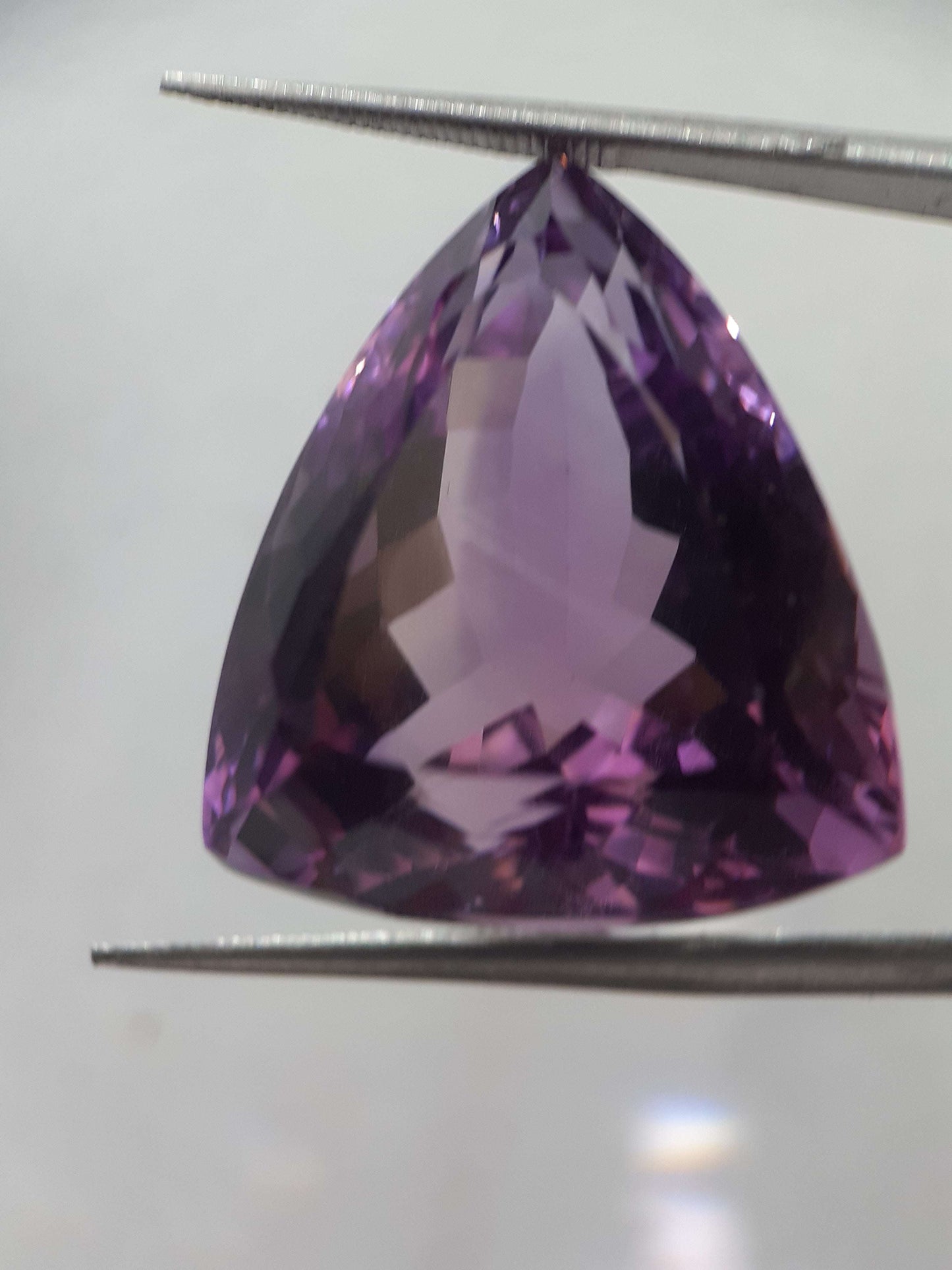 Natural pinkish purple Amethyst - 38.20 ct - trillion - unheated - certified by NGB