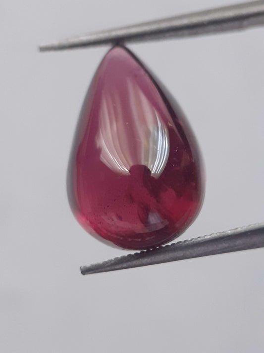 Natural pinkish purple Rhodolite Garnet - 6.565 ct - pear - unheated