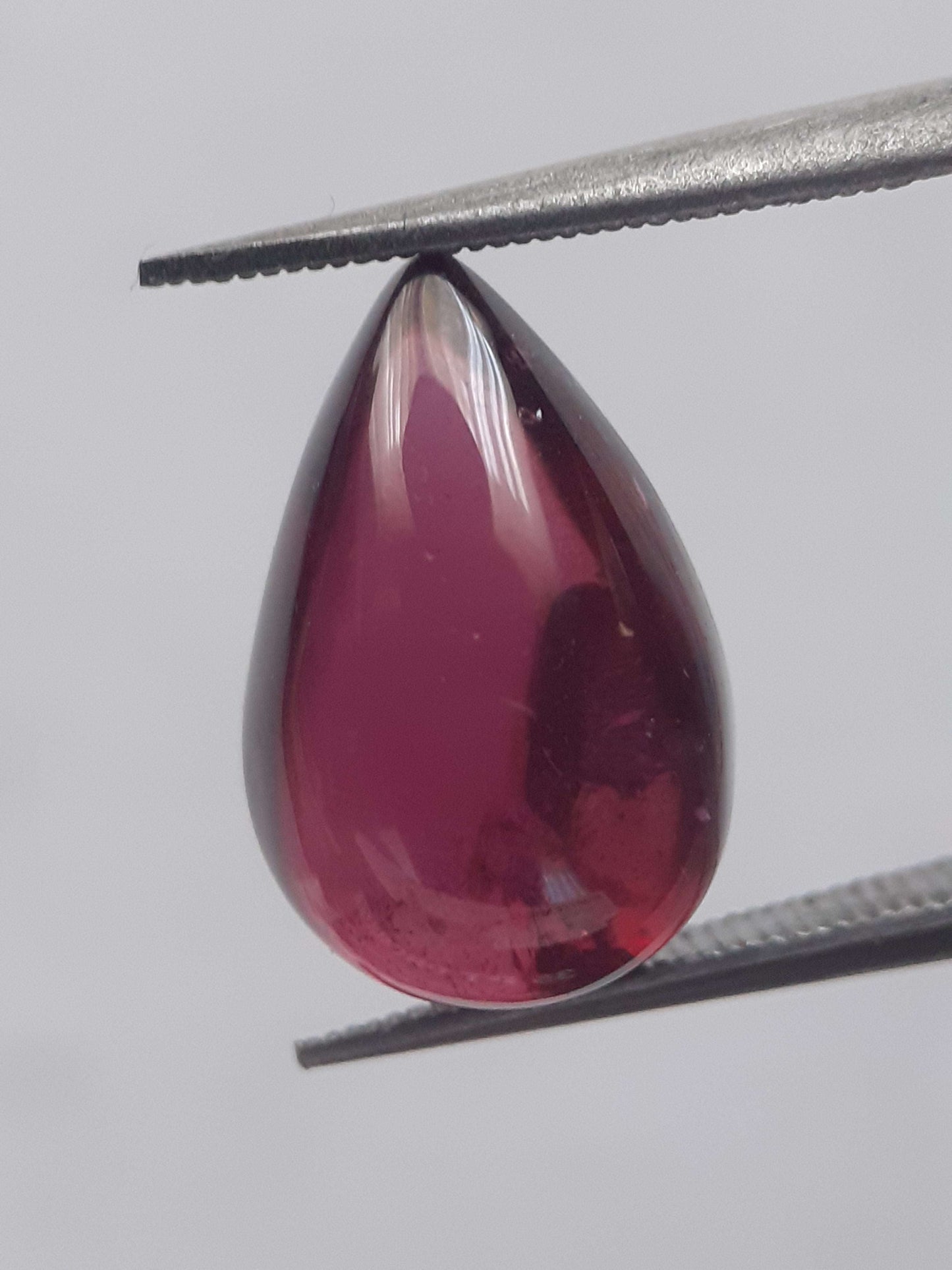 Natural pinkish purple Rhodolite Garnet - 6.565 ct - pear - unheated