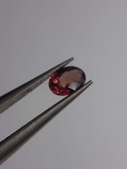 Natural pinkish reddish purple sapphire - 0.37ct - oval - unheated - certified by NGB - Natural Gems Belgium