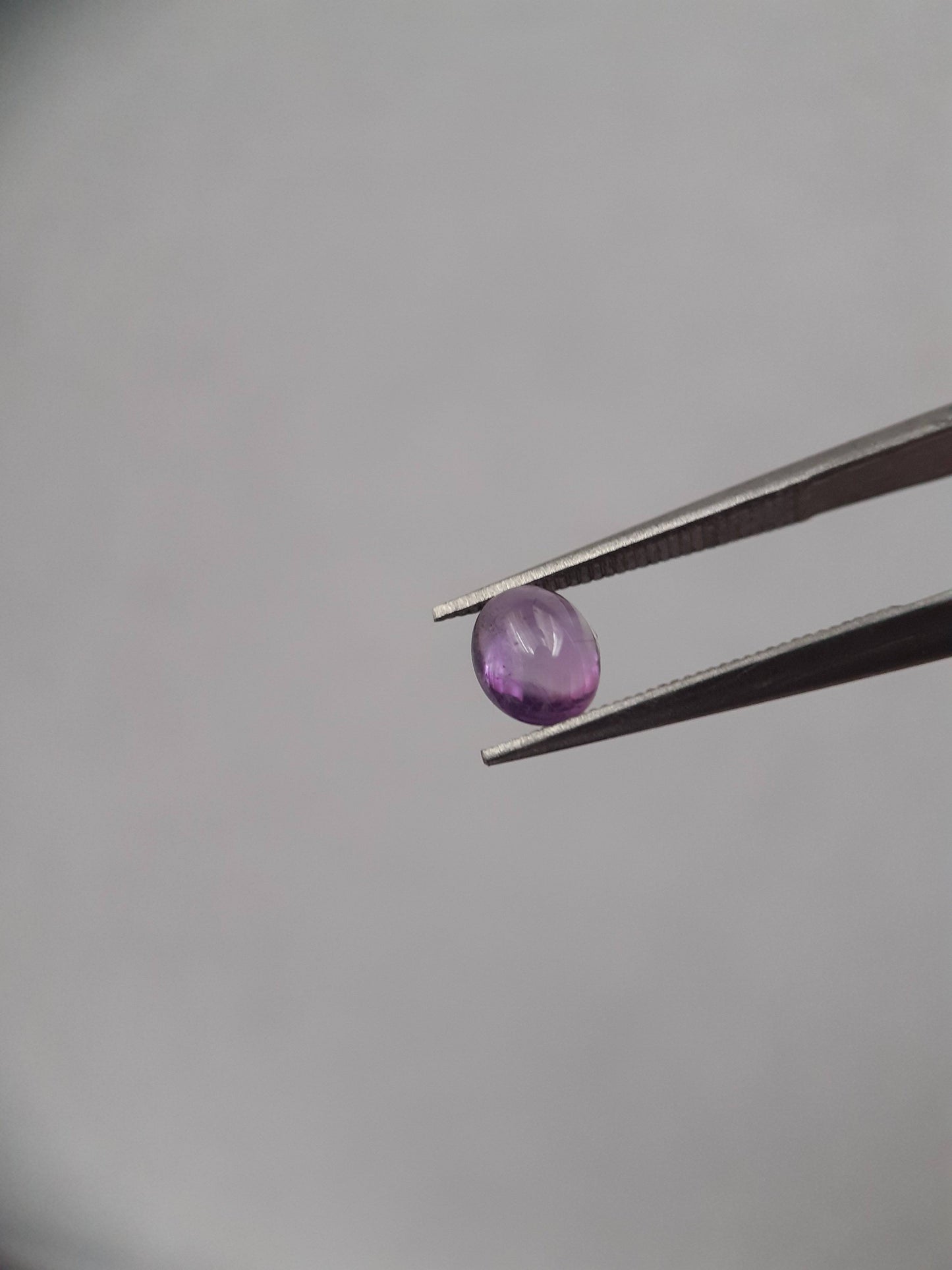 Natural purple Amethyst - 0.35 ct - oval cabochon - 5.1 x 4.1 mm - unheated