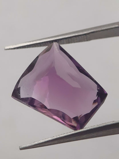 Natural purple Amethyst - 4.982 ct - tapered baguette - concave/custom cut - unheated