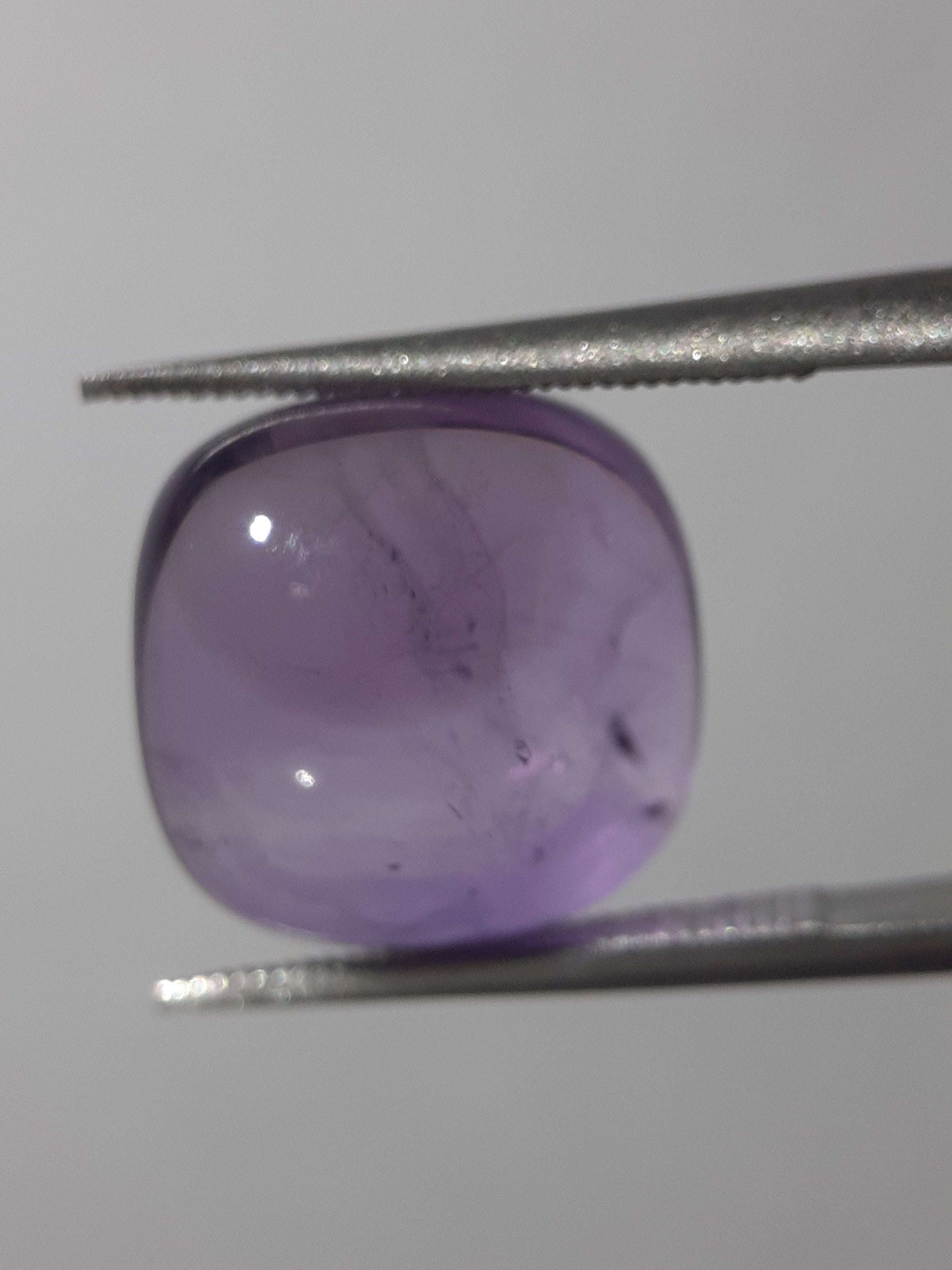 Natural purple Amethyst - 5.88 ct - cushion cabochon - unheated - certified by NGB - Natural Gems Belgium